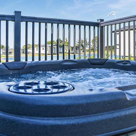 Green Meadows Country Park Hotel Harker Екстериор снимка