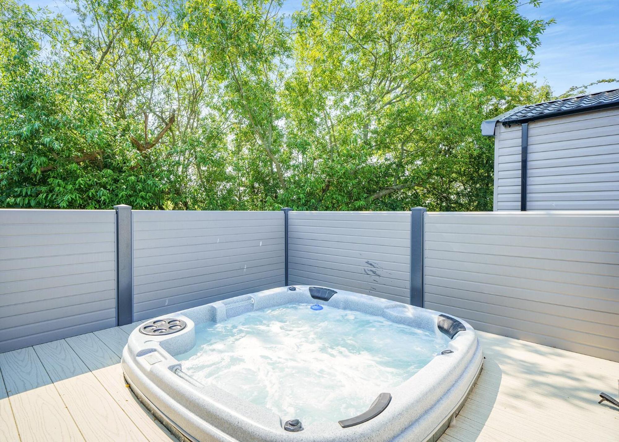 Green Meadows Country Park Hotel Harker Екстериор снимка