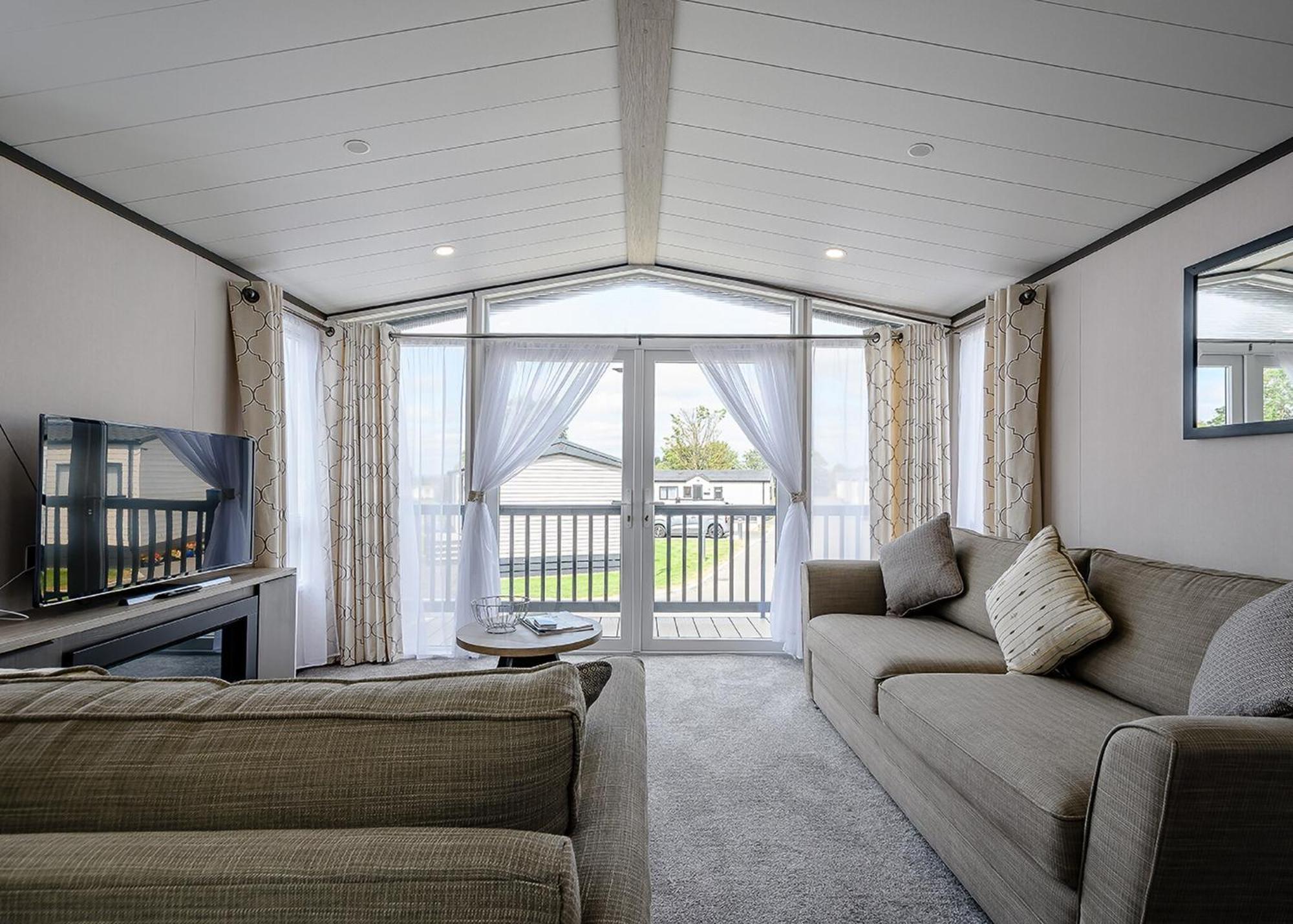 Green Meadows Country Park Hotel Harker Екстериор снимка