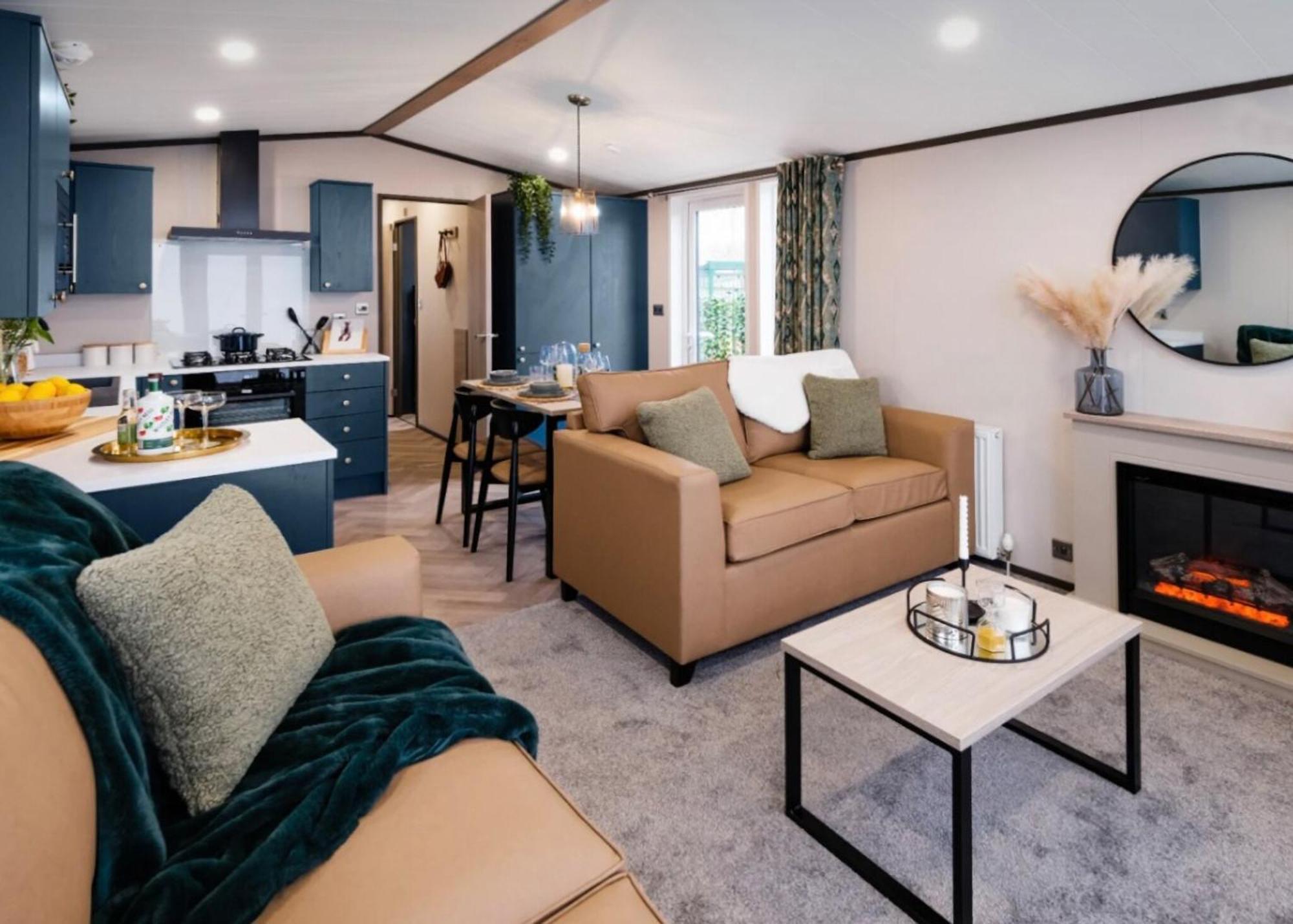 Green Meadows Country Park Hotel Harker Екстериор снимка
