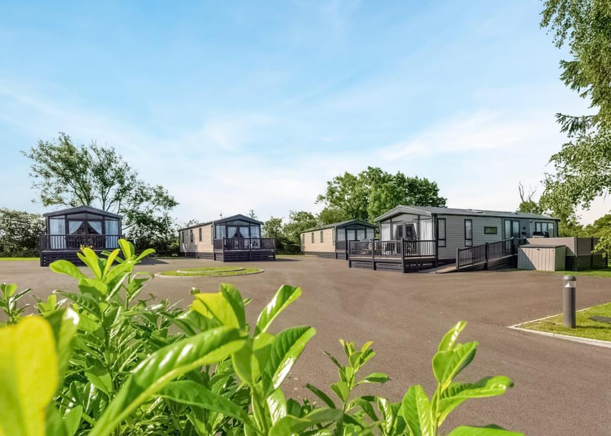 Green Meadows Country Park Hotel Harker Екстериор снимка